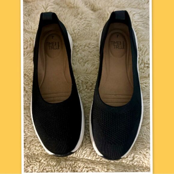 Time And Tru Women’s Slip On’s - Picture 1 of 3